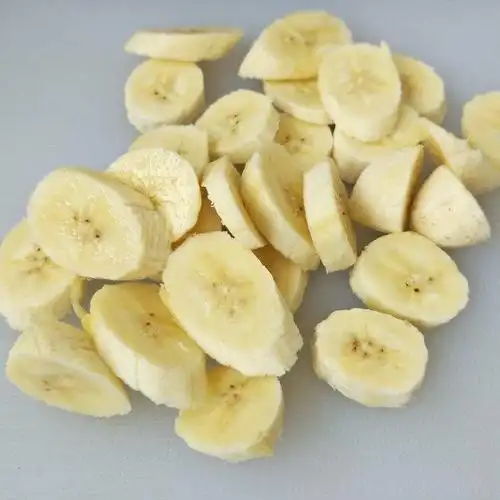 第2步,香蕉适量,切好.