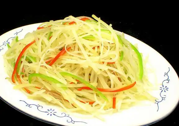 最最常见的尖椒土豆丝,原来也可以这么美味奥!