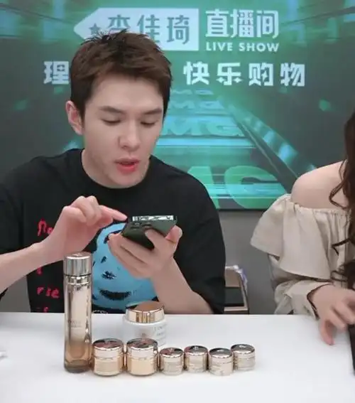 李佳琦与老东家和解欧莱雅重回直播间