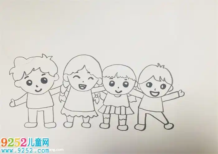 再往右侧依次画出三个互相搭肩的小朋友