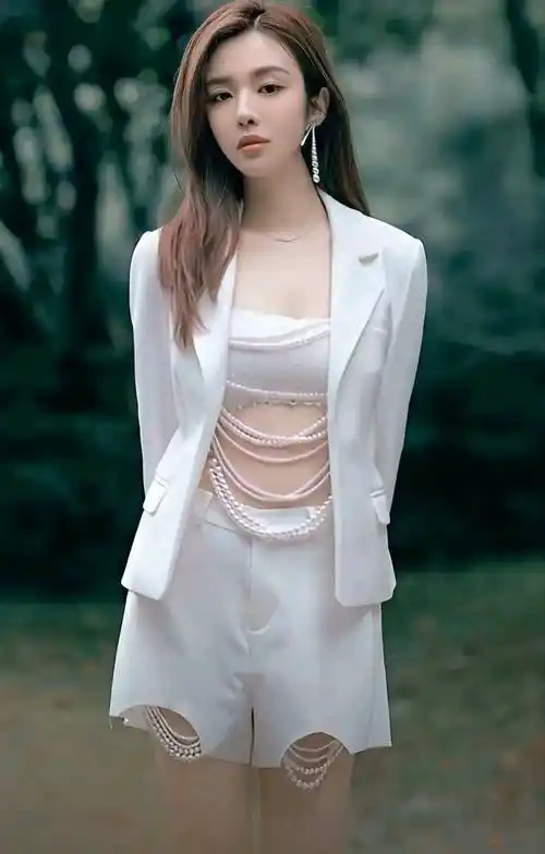 王晓晨:娱乐圈的魅力女神_成为了_身材_外表