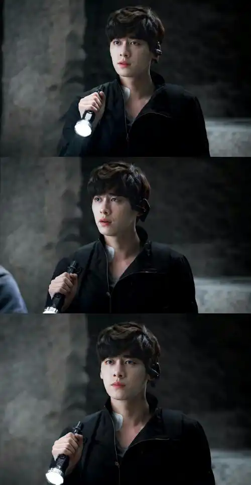 李易峰  天真吴邪小三爷与观众见面九周年了95@李易峰  看看简介