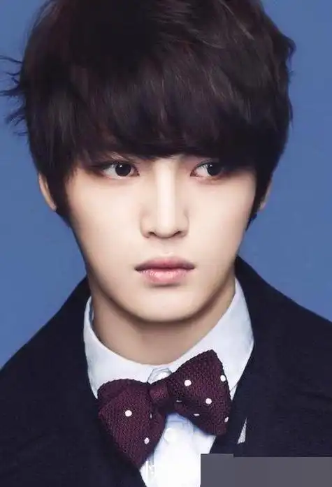 男生短头发剪薄齐刘海发型