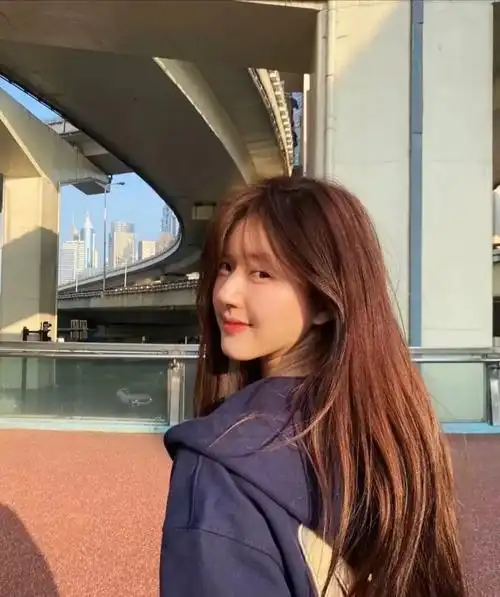 今天停更,正式宣布#赵露思 #赵露思侧脸照 # - 抖音