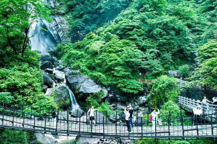 明月山旅游区云谷飞瀑