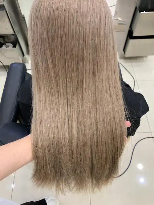 甜美奶茶灰棕色,素颜也显白的神仙发色冬季发色分享显白发色奶茶色发