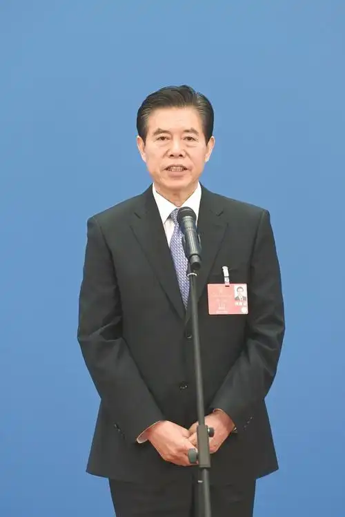 商务部部长钟山在第二场"部长通道"上表示  聪明的外商一定不会放弃