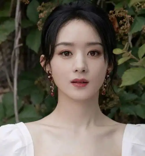 另一个"何幸福":圆脸女王赵丽颖