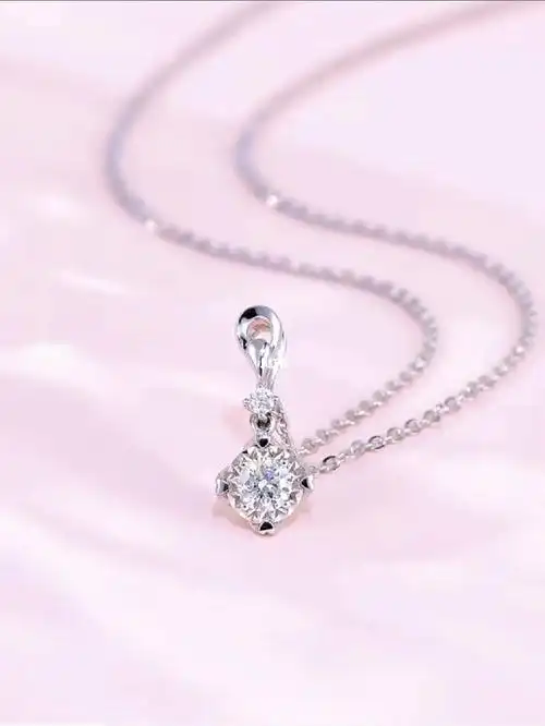 许愿六福珠宝钻石吊坠