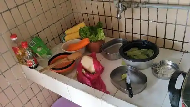 当正在厨房炒菜做饭,准备享受美味佳肴的时候,楼上却传来清晰地冲马桶