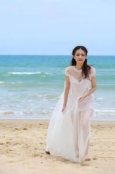 徐璐是一位来自中国的演员和主持人,她生于1992年1月15日,属于摩羯座.