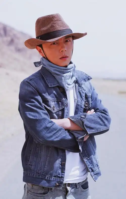 李连杰接班人谢苗(37岁的他事业已经糊了只能靠出演一些网剧) - 品度