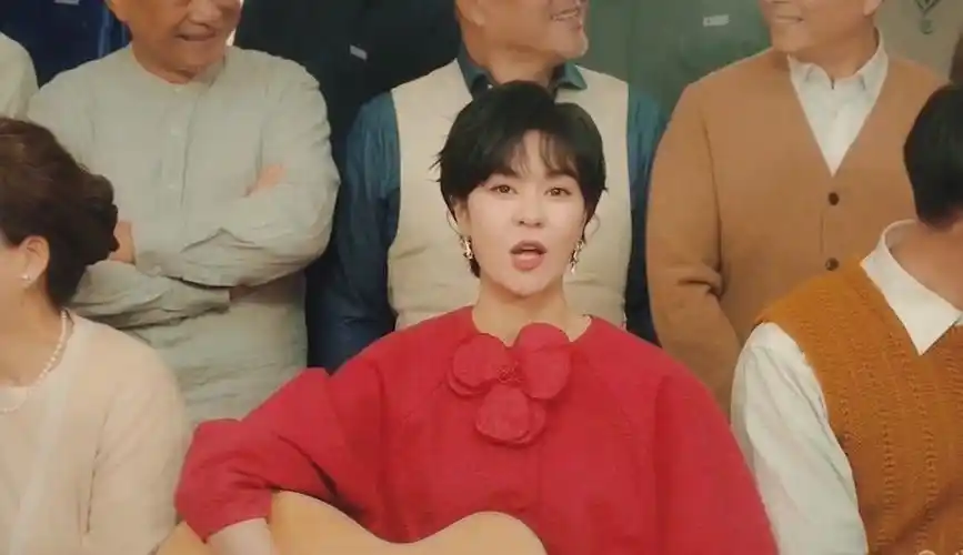 郁可唯真诚献唱《闹哄哄》 时光照相馆温馨传承-综艺视频-免费在线