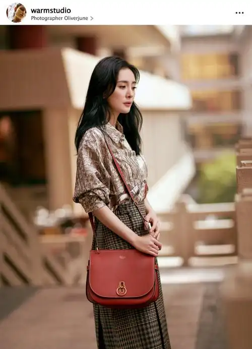 [杨幂][新闻]170804 杨幂新街拍大片曝光 优雅知性满满古典气质