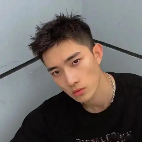 深受年轻小哥哥喜欢的4款男生发型