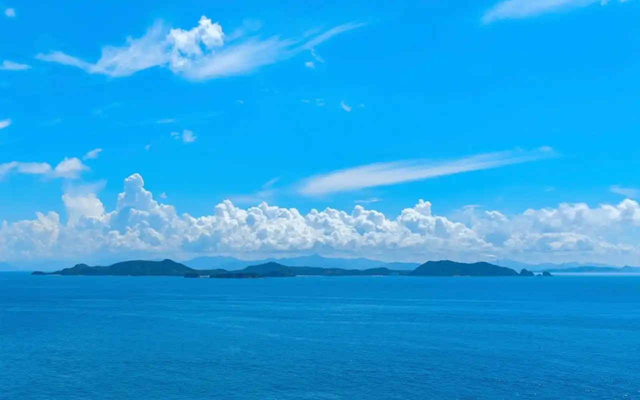 蔚蓝优美的大海美景