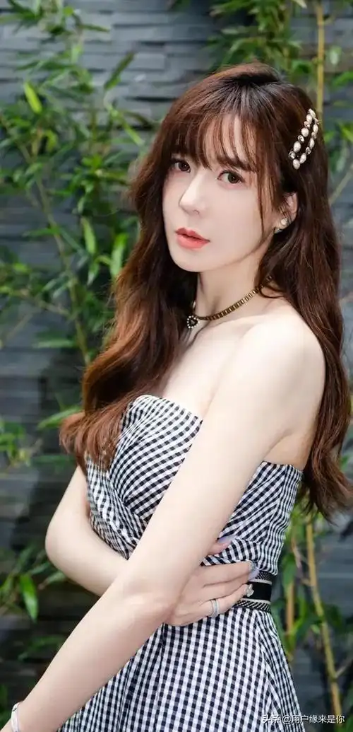 宅男女神周韦彤性感写真