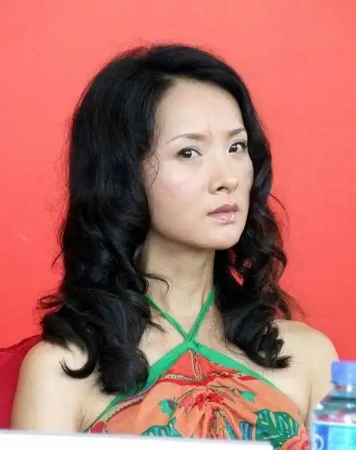 师小红与谢兰因戏生情,甘做丁克哪知老来得子,如今家庭幸福美满