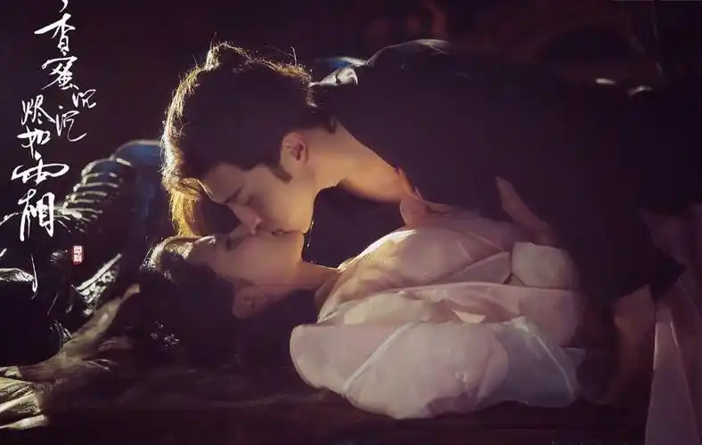 杨紫邓伦香蜜拍吻戏,被30人盯着还能一次过,网友:两人练过的