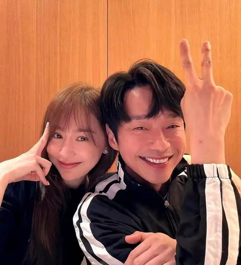 王心凌分享了她与张栋梁的合照,展现了他们之间的友谊.