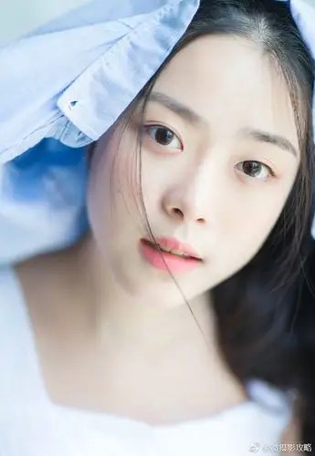 可爱眼镜少女白皙肌肤婴儿肥脸蛋写真集_新浪看点