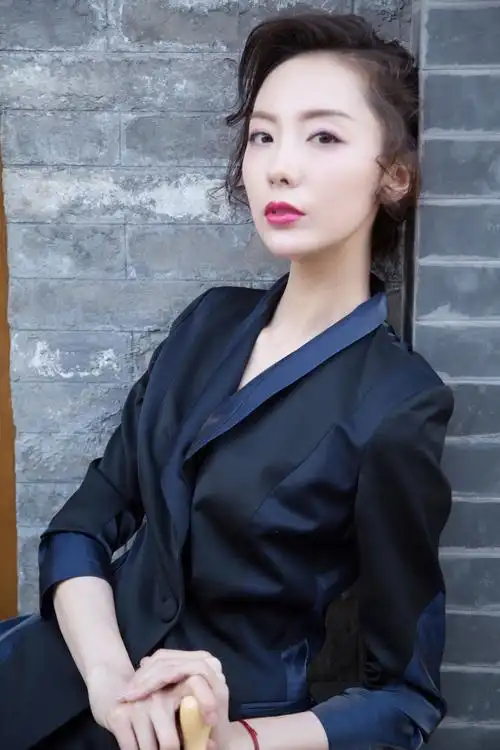 p>陶珞依 i>(原名苗洛依) /i>,3月11日出生于安徽省 a target="