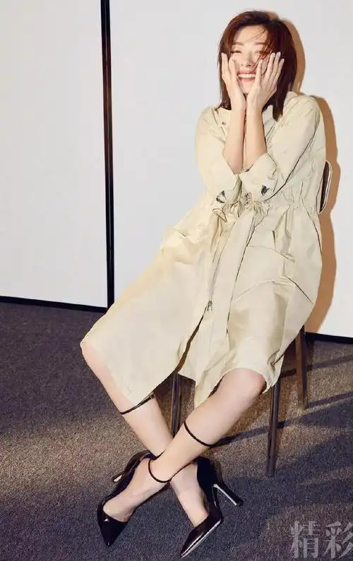 万茜高跟鞋大长腿