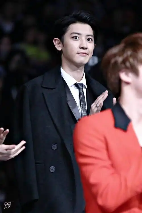 对于exo这个团体是否可以解散,粉丝们各有各的看法.