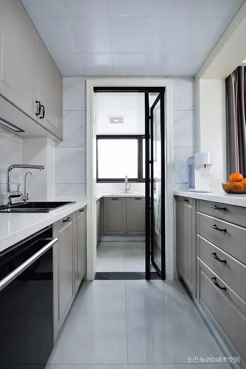 139㎡家人闲坐灯火可亲餐厅欧式豪华厨房设计图片赏析