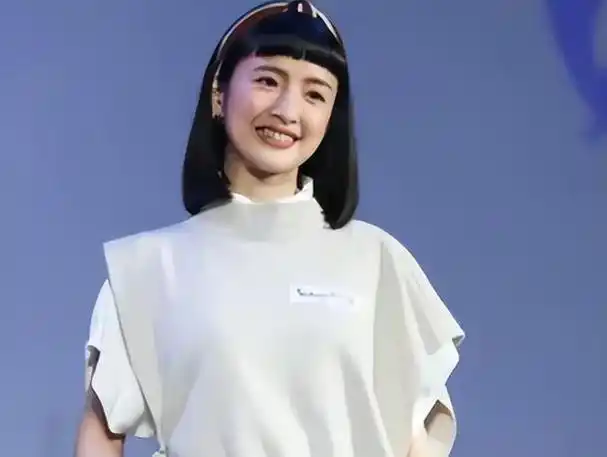 别天真了,林依晨从来都不是什么傻白甜,现实里的她比谁都"狠"