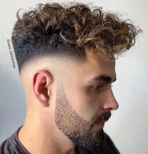 小螺旋卷的烫发烫完就像一个毛线帽一样,保暖又时尚 ,适合爱潮流的