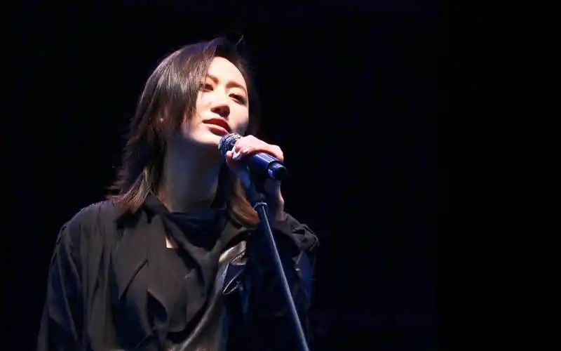 反民谣,真性情,"庸俗"的陈粒