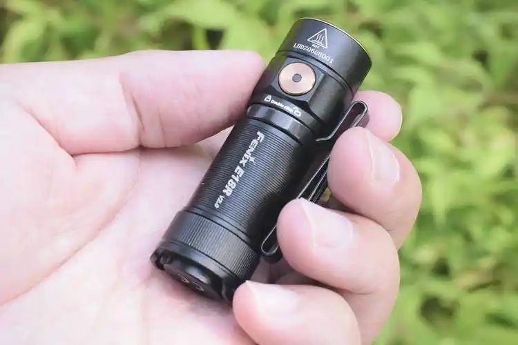 迷你掌中宝时刻显身手fenix菲尼克斯e18rv20手电体验