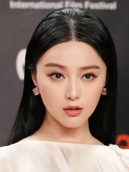 范冰冰罕见旧照!20岁的她青涩娇嫩 十几年前有种清水出芙蓉的美