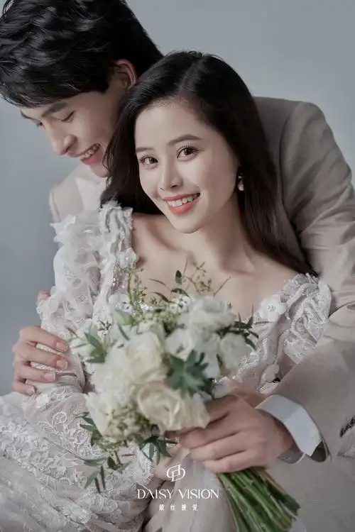 室内简约婚纱照真的比你想象的还高级! - 知乎