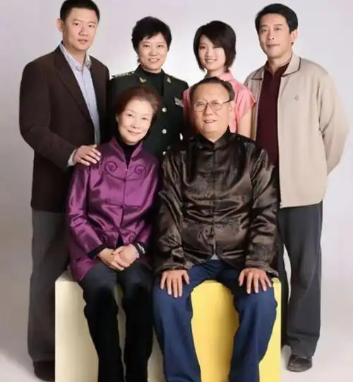 回顾老戏骨吕中与吴桂苓风雨53年丈夫去世后她的晚年幸福吗