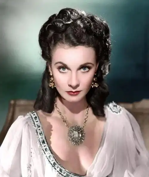 费雯丽在电影汉密尔顿夫人中的剧照