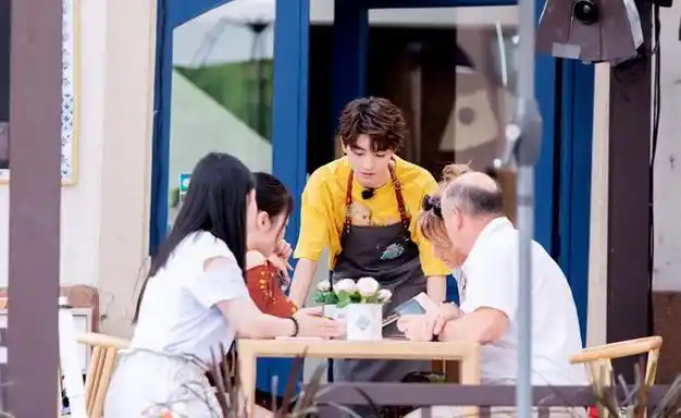 《中餐厅8》重回法国录制:王俊凯与"老搭档"惊喜爆笑回归?