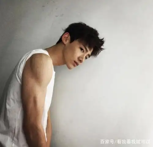 娱乐圈炫身材的那些男明星们,快来看,有眼福了!