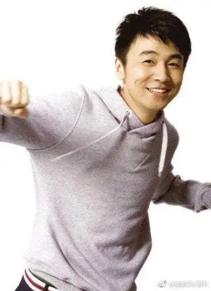 六年前的雷佳音嫩得出水儿 网友:这些年经历了什么?