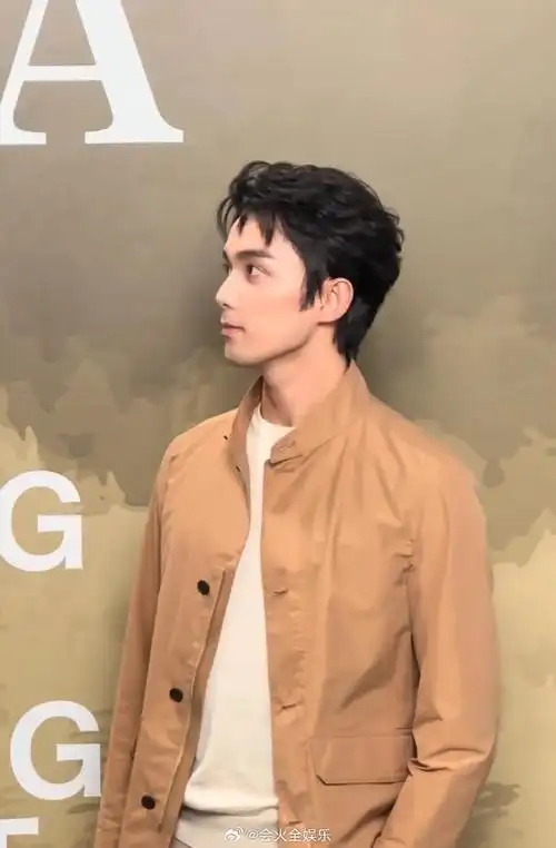 吴磊上海活动现场人气##吴磊麦叔英文采访