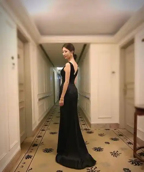 孙红雷眼光真好,小15岁老婆身材完美长相高级,网友:真般配_王骏迪