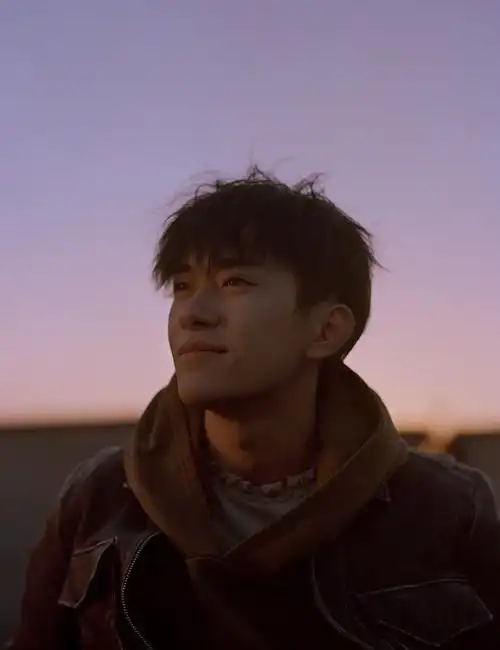 易烊千玺vogue大片1080x1920分辨率查看