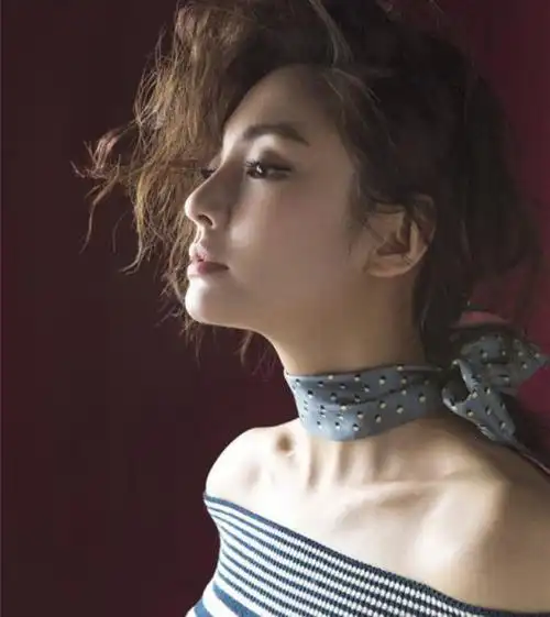 张雨绮的鼻子好奇怪是不是整过,张雨绮鼻子侧面啥样?