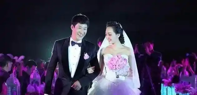 于震的曾对前妻家暴,如今与小13岁娇妻幸福甜蜜|方柏霓|5号特工组