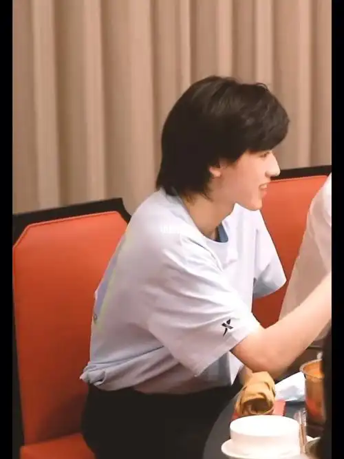 想极了跟男朋友出去跟兄弟聚餐的样子#宋亚轩  #做梦素材  #女友视角