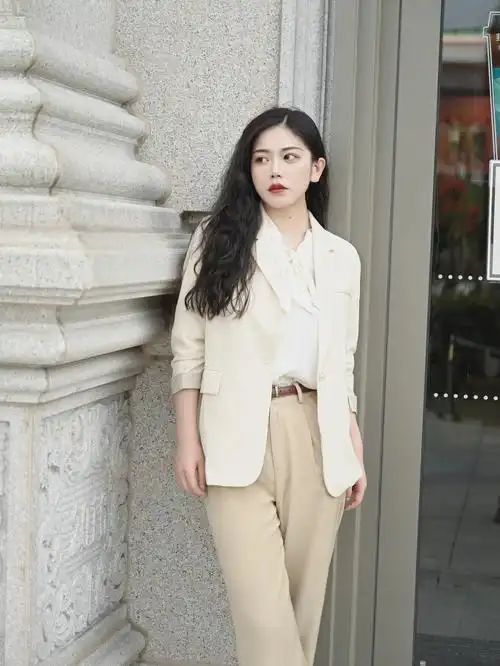 白鹿同款米色西装职场丽人日常通勤穿搭