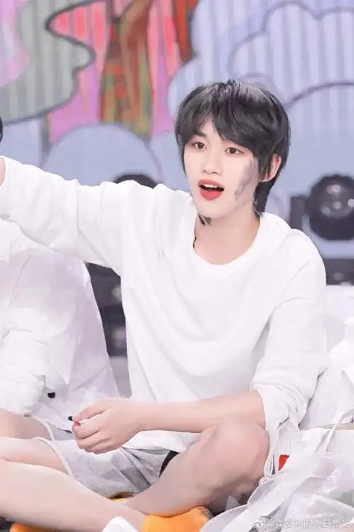 丁程鑫加入快乐家族