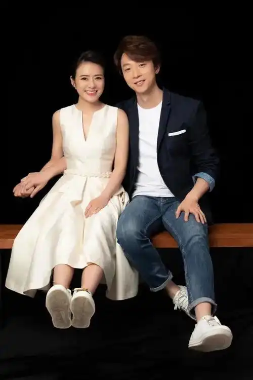 主持人陈辰:我这辈子最正确的决定,就是41岁高龄为小丈夫生孩子_网易