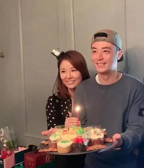 73岁林心如为父亲庆生,现场星光熠熠,女婿霍建华忙着招待好友